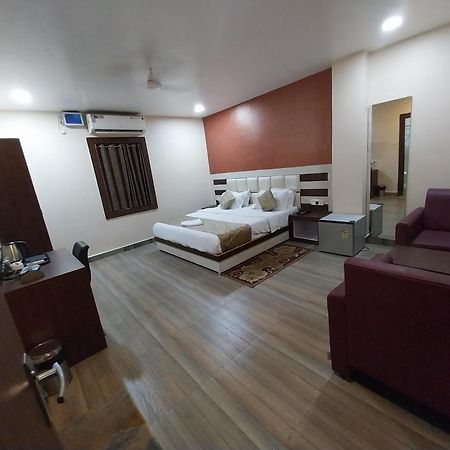 Hotel Paradise Convention Bhubaneswar Exteriör bild