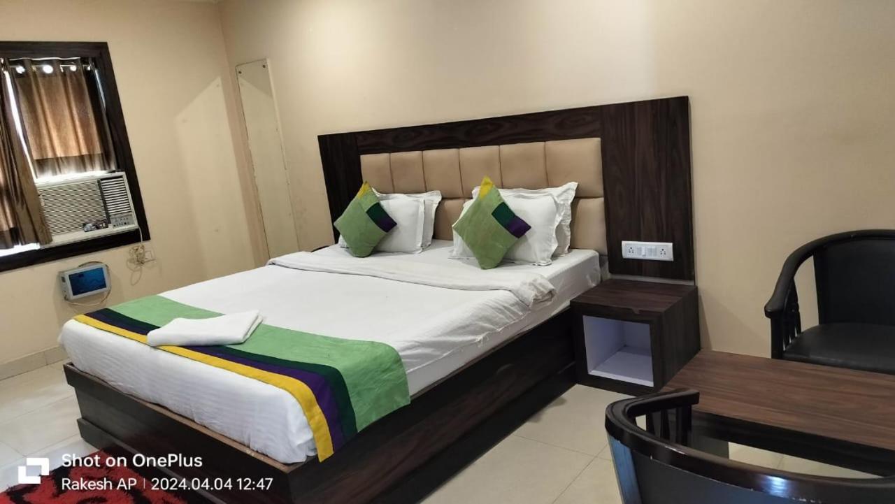 Hotel Paradise Convention Bhubaneswar Exteriör bild