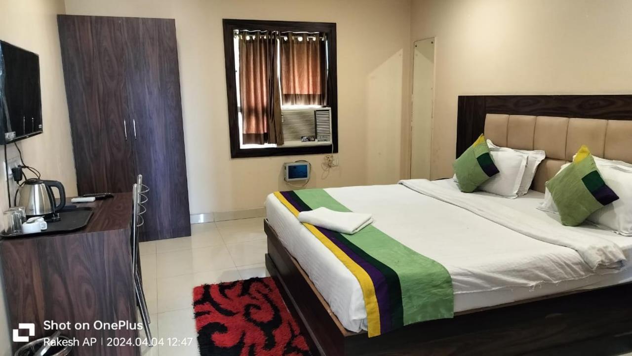Hotel Paradise Convention Bhubaneswar Exteriör bild