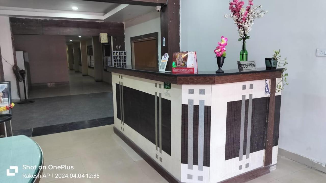 Hotel Paradise Convention Bhubaneswar Exteriör bild